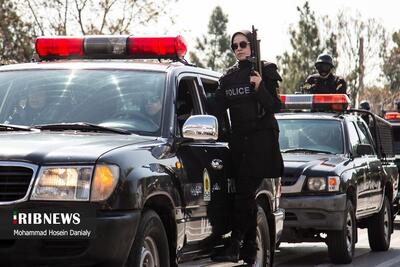 عکس | استایل جنگاور یگان نیروی مسلح زنان با عینک آفتابی و مسلسل - عصر خبر