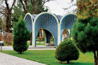معماری آرامگاه کمال الملک؛ یکی از زیباترین بناهای آرامگاهی ایران! - چیدانه