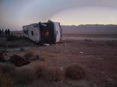 واژگونی اتوبوس مسافربری در یزد ۱۳ زخمی بر جا گذاشت