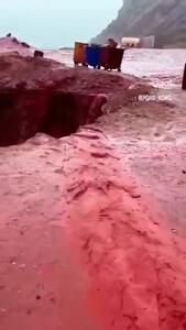 (ویدئو) آب دریای هرمز قرمز شد