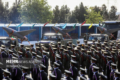 تصاویری از رژه ارتش در حضور رئیس جمهور