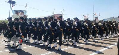 نمایش غرور و صلابت نیروهای مسلح کرمانشاه در رژه روز ارتش به روایت تصویر