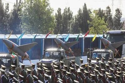 برگزاری مراسم رژه در روز ارتش / تجهیزات دفاعی به نمایش در آمد