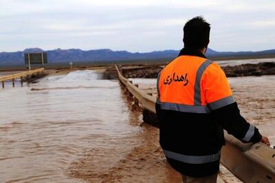 باران راه ارتباطی ۳۸ روستای جبالبارز وساردوئیه را مسدود کرده است