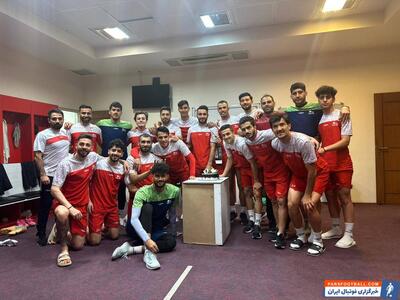 جشن تولد 30 سالگی سیامک نعمتی در تمرین تراکتوری‌ها - پارس فوتبال | خبرگزاری فوتبال ایران | ParsFootball