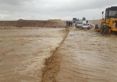 نجات 70 سرنشین 3 دستگاه اتوبوس گرفتار سیلاب در نیکشهر - تسنیم