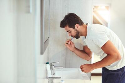 عادت شستن دهان بعد از مسواک‌زدن را کنار بگذارید | شبکه اطلاع‌ رسانی طلا و ارز