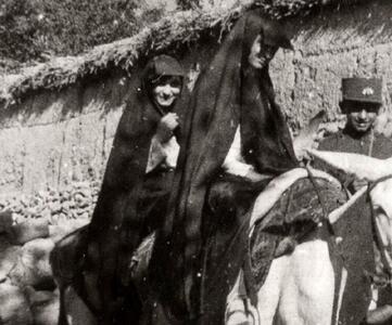 گشت و گذار دختران جوان در تهران 100 سال قبل (+عکس) | شبکه اطلاع‌ رسانی طلا و ارز