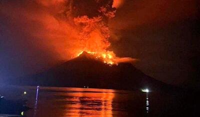 فوران آتشفشان در اندونزی احتمال سونامی را افزایش داد/ اعلام بالاترین سطح هشدار