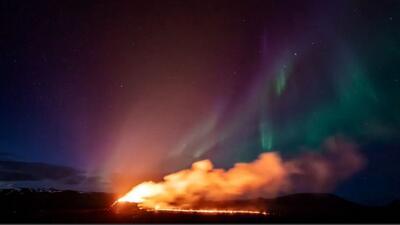 ویدیوها. تصاویر خیره‌کننده آتش‌فشان ایسلند زیر نور شفق قطبی