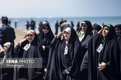 (تصاویر) تشکیل زنجیره انسانی در ساحل مازندران