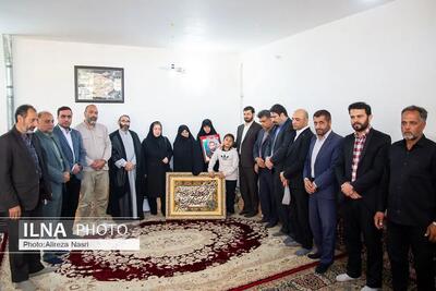 اعضای هیات مدیره خانه مطبوعات به همراه مدیرکل ارشاد با خانواده شهید علی آقابابایی دیدار کردند