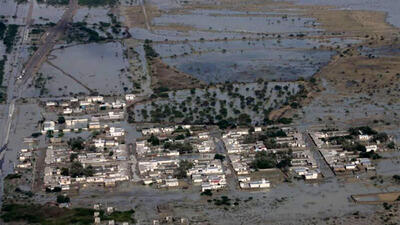 نجات ۴ نفر گرفتار در سیلاب بلوچستان توسط امدادگران + فیلم