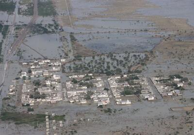 نجات 4 نفر گرفتار در سیلاب بلوچستان توسط امدادگران + فیلم - تسنیم