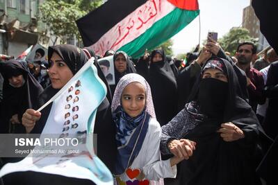 (تصاویر) راهپیمایی نمازگزاران جمعه در حمایت از عملیات سپاه پاسداران