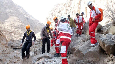 نجات ۲ کوهنورد غیربومی در ارتفاعات شیرز