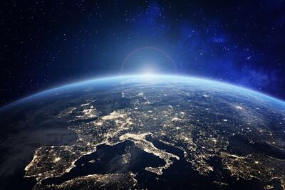 نمایی رویایی خلیج فارس از زاویه اتاقک شیشه‌ای ایستگاه فضایی بین‌المللی (فیلم)