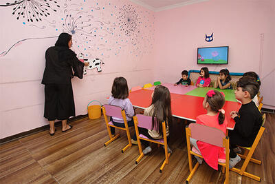 مقایسه دو روش مونته سوری و های اسکوپ در آموزش زبان به کودکان
