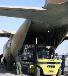 نیروی هوایی آب و مواد غذایی برای سیل‌زدگان سیستان و بلوچستان ارسال کرد