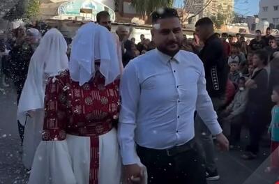 (ویدئو) جشن عروسی ۶ زوج فلسطینی در سایه جنگ غزه