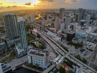 استعفای هزاران نفر از مشاغل خود در فلوریدا - کاماپرس