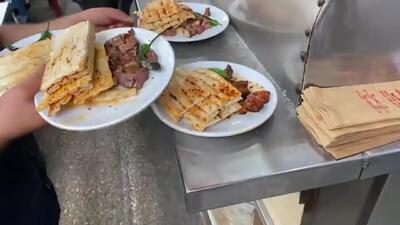 (ویدئو) غذای خیابانی در ترکیه؛ این خانواده روزی 300 کیلو کباب کوبیده و جگر می فروشند