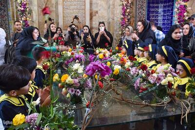 (تصاویر) گلباران آرامگاه سعدی
