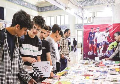 سروش صحت، شفیعی‌کدکنی، شجاعی و دیگران در نمایشگاه کتاب تهران