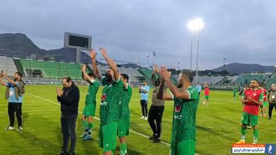 اختصاصی - تشویق ایسلندی هواداران ذوب آهن - پارس فوتبال | خبرگزاری فوتبال ایران | ParsFootball