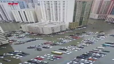 وضعیت عجیب و بحرانی خودروها در خیابان های دبی بعد از وقوع سیل نادر اخیر