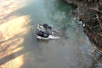 سقوط خودرو به رودخانه چالوس و مفقودی یک نفر | روزنو