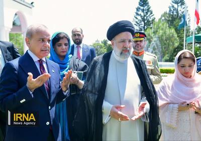 عکس | تصاویری از دعا کردن ابراهیم رئیسی در کاخ نخست وزیری پاکستان - عصر خبر