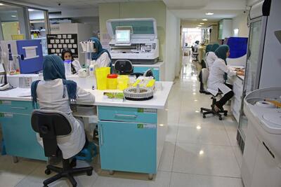 احتمال افزایش ۸۰۰درصدی نرخ خدمات آزمایشگاهی/ آزمایشگاه‌ها هم درگیر نوسانات ارزی هستند!