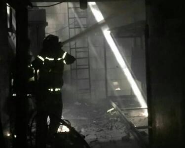 آتش‌سوزی در پامنار/ یک آتش‌نشان مصدوم شد