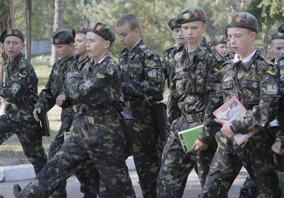 تحولات اوکراین| کودکان در مدارس برای جنگیدن آماده می‌شوند - تسنیم