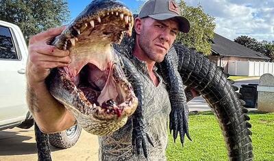 مبارز MMA با دست خالی تمساح عظیم‌الجثه را شکار کرد