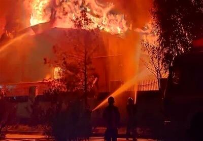 جزئیات آتش‌سوزی گسترده کارخانه پارافین شهرک صنعتی شکوهیه قم