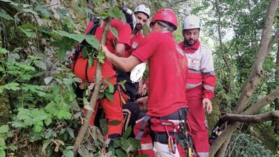 نجات مرد ۳۸ ساله آسیب دیده از ارتفاعات لیالستان