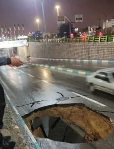 عکس | تصویری عجیب از فرونشست زیرگذر میدان امام حسین (ع) پس از بارش شدید باران - عصر خبر