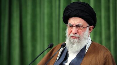 رهبر انقلاب: نظام و ملت ایران محال است که تسلیم زورگویی آمریکایی ها شوند.