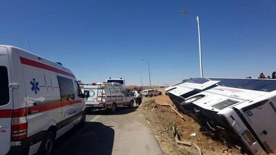 واژگونی یک اتوبوس مسافربری در اصفهان/ این حادثه ۱۱ مصدوم بر جای گذاشت