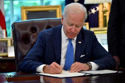 امضای لایحه کمک به اوکراین توسط رئیس‌جمهور آمریکا