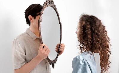 اگه چند روز تو آینه نگاه نکنی چه اتفاقی برات می افته؟
