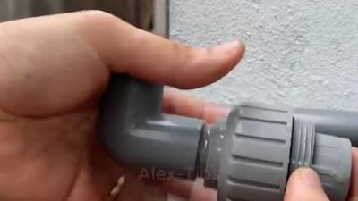 (ویدئو) چگونه زانویی لوله آب را بدون کمک لوله کش عوض کنیم؟