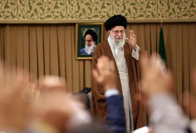حال و هوای حسینیه امام خمینی(ره) در دیدار رهبر انقلاب با کارگران