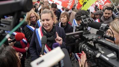 احضار نماینده فرانسه به دلیل انتقاد از اسراییل : ساکت نمی‌شوم