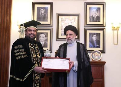 ​اعطای مدرک دکترای افتخاری دانشگاه کراچی به رئیسی + عکس