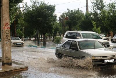 بارش شدید باران مدارس یزد را تعطیل کرد