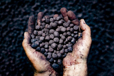 نوسانات قیمت سنگ آهن در بازار جهانی/ فراز و نشیب‌های سنگ آهن