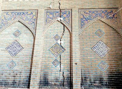 آژیر قرمز در اصفهان / فرونشست به آثار باستانی هم رسید